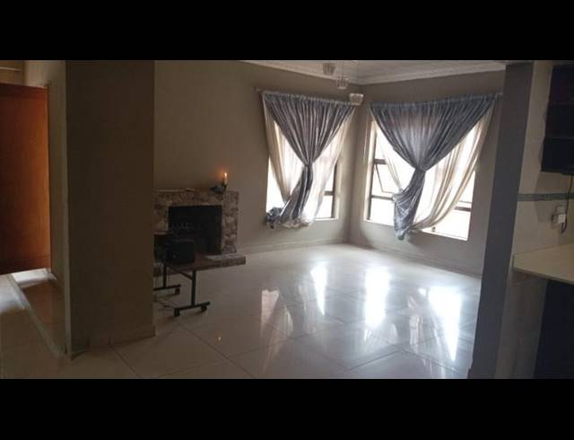 4 BEDROOM HOUSE FOR SALE IN LENASIA EXT 13